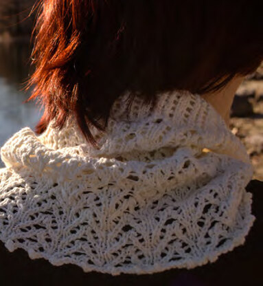 Yaz Capelet/Cowl in Juniper Moon Farm Zooey