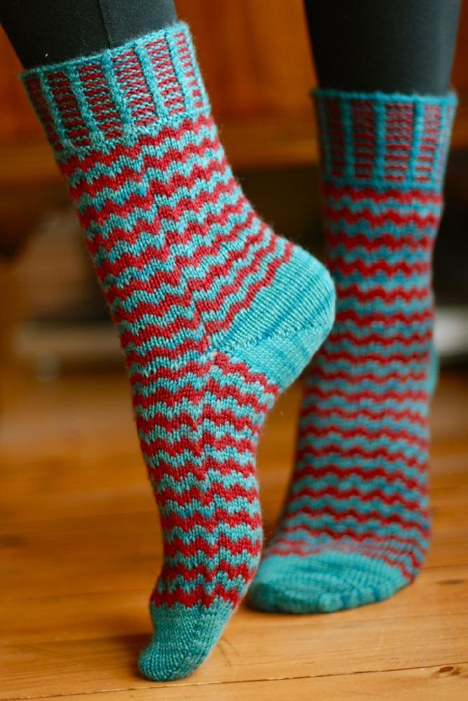 Цветные носки спицами