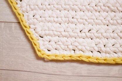 Duck Rug with t-shirt yarn