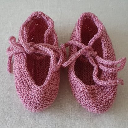Sabrina - child's ballet slippers - knitting pattern