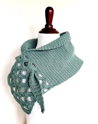 Asymmetric Keyhole Shell Scarf