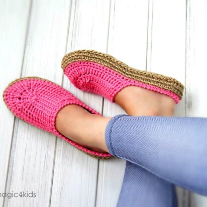 Women's pink clogs