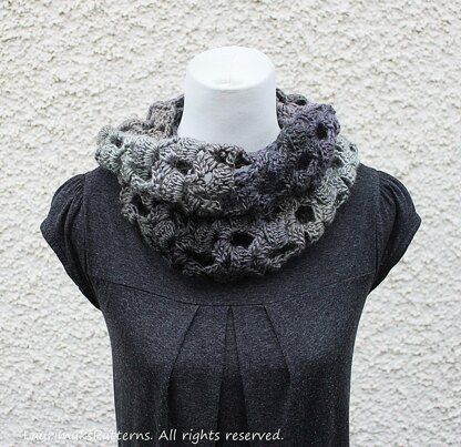 Domino infinity scarf