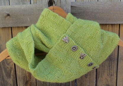 Busy Bee Society Cowl