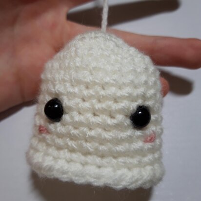 Hanging ghost amigurumi