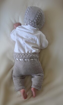 Cable Baby Bonnet