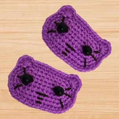 A crochet kitty hair clip