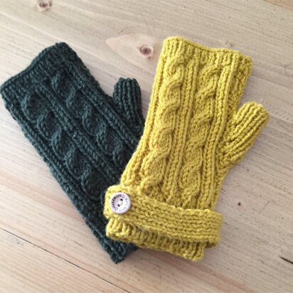 Cable wrist warmers with thumb