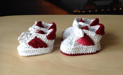 Sporty Baby Bootie & Hat Set N 232