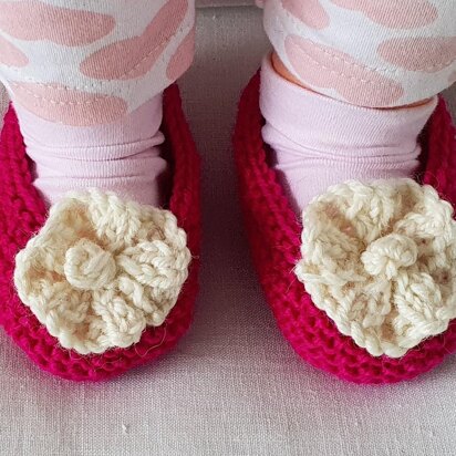 Fiona - Baby shoes with a knitted flower