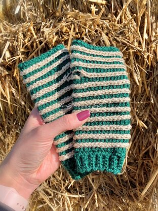 Bee cosy fingerless mitts