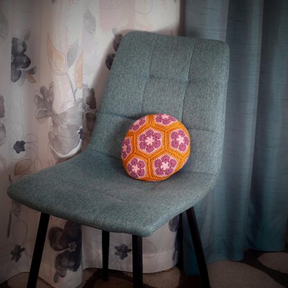 Small round cushion with African Flowers size XS