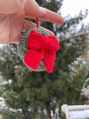 Christmas wreath ornament crochet pattern