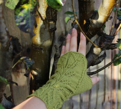 Green Fingers Fingerless Mitts