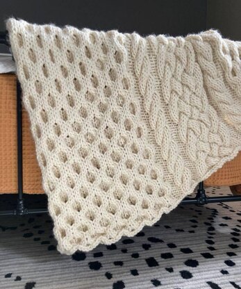 Winter Bees Knit Cable Blanket