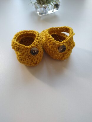 Lottie Easy Crochet Baby Shoes