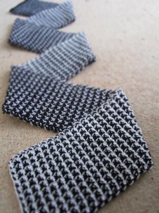 Reversible Tunisian Houndstooth Scarf