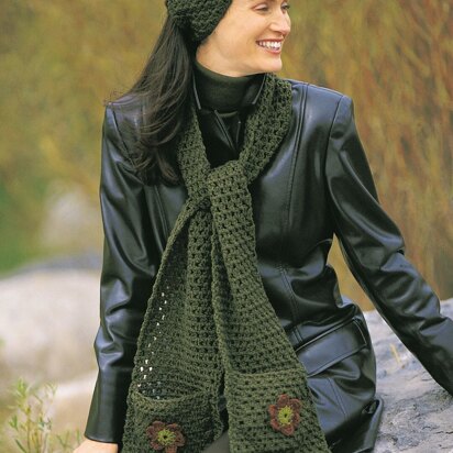 Applique Kerchief & Scarf in Patons Classic Wool Worsted