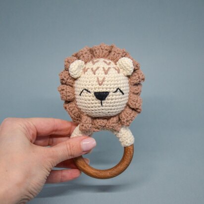 Lion baby rattle amigurumi