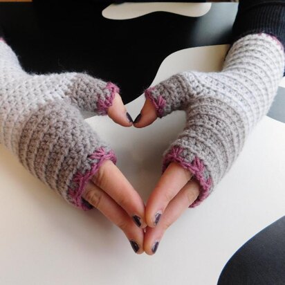 Atelier fingerless gloves