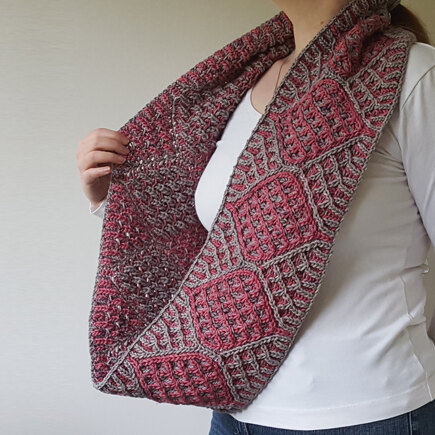 Diamond Lattice Cowl #3