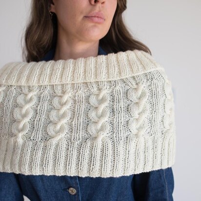 The Izzy Lou Cabled Capelet