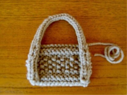 'Bitsy' Basket for favours, sweets, toys. In Patons Fab DK