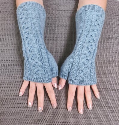 Alternating Rib & Twist Cable Mitts