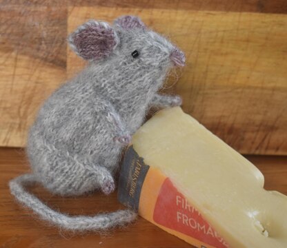 Wee Mouse Knitting Pattern