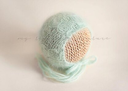 Fishtail Cable Newborn Bonnet