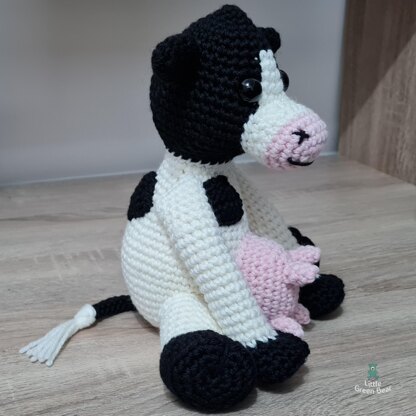 Frannie the Friesian Cow - US Terminology - Amigurumi