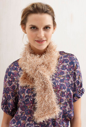 Beginner Knit Fur Scarf in Lion Brand Fun Fur - L0690C