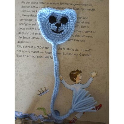 Crochet pattern for the cute bookmark bear