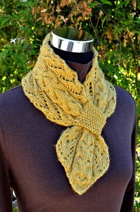 Lace and Cables Scarf ( Keyhole / Ascot / Pull-Through / Vintage / Stay On Scarf Knitting Pattern )