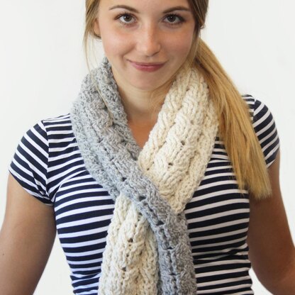 Cabled Keyhole Scarf