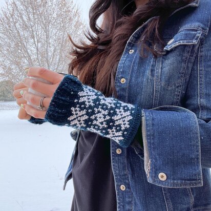 Falling Snowflakes Mitts