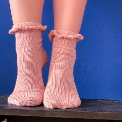 Frilly Vanilly Socks