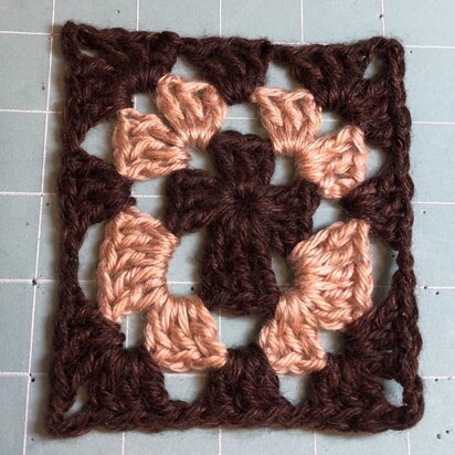 Cross-in-the-Middle Granny Square