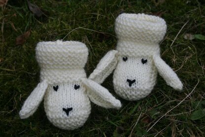 Snugly Sheep Baby Hat and Booties