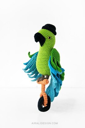 Carlo the amigurumi parrot