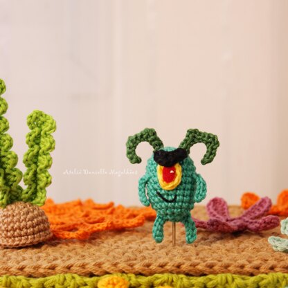 Mini Green Creature, Robot Companion & House – Inspired Amigurumi Pattern (Digital PDF)