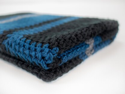 Black & Blue Infinity Moss Stitch Crochet Blanket