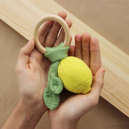 Knitted lemon rattle
