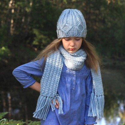 The Aurora cable hat and scarf