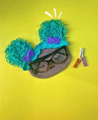 Miss Bun Glasses Holder