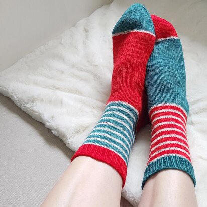 Christmas Capers Socks - knitting pattern