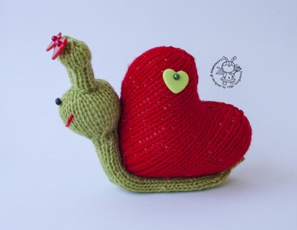 Snail heart amigurumi