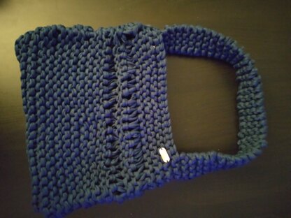 Knitted hand bag