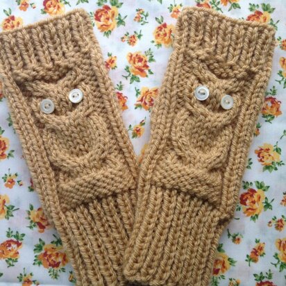 Knitted Owl Fingerless Gloves - knitting pattern