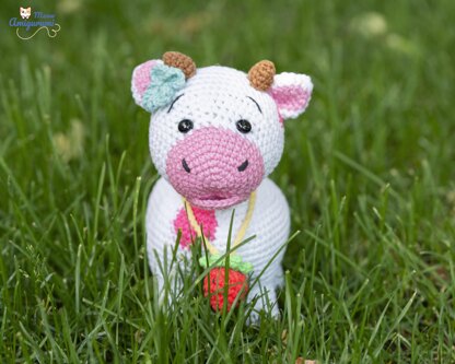 A strawberry cow I was commissioned to make! : r/crochet